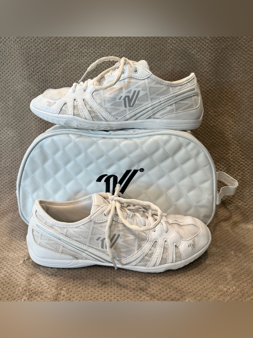 Varsity Last Pass 3.0 Cheer Shoes White Size 9 with Quilted Bag